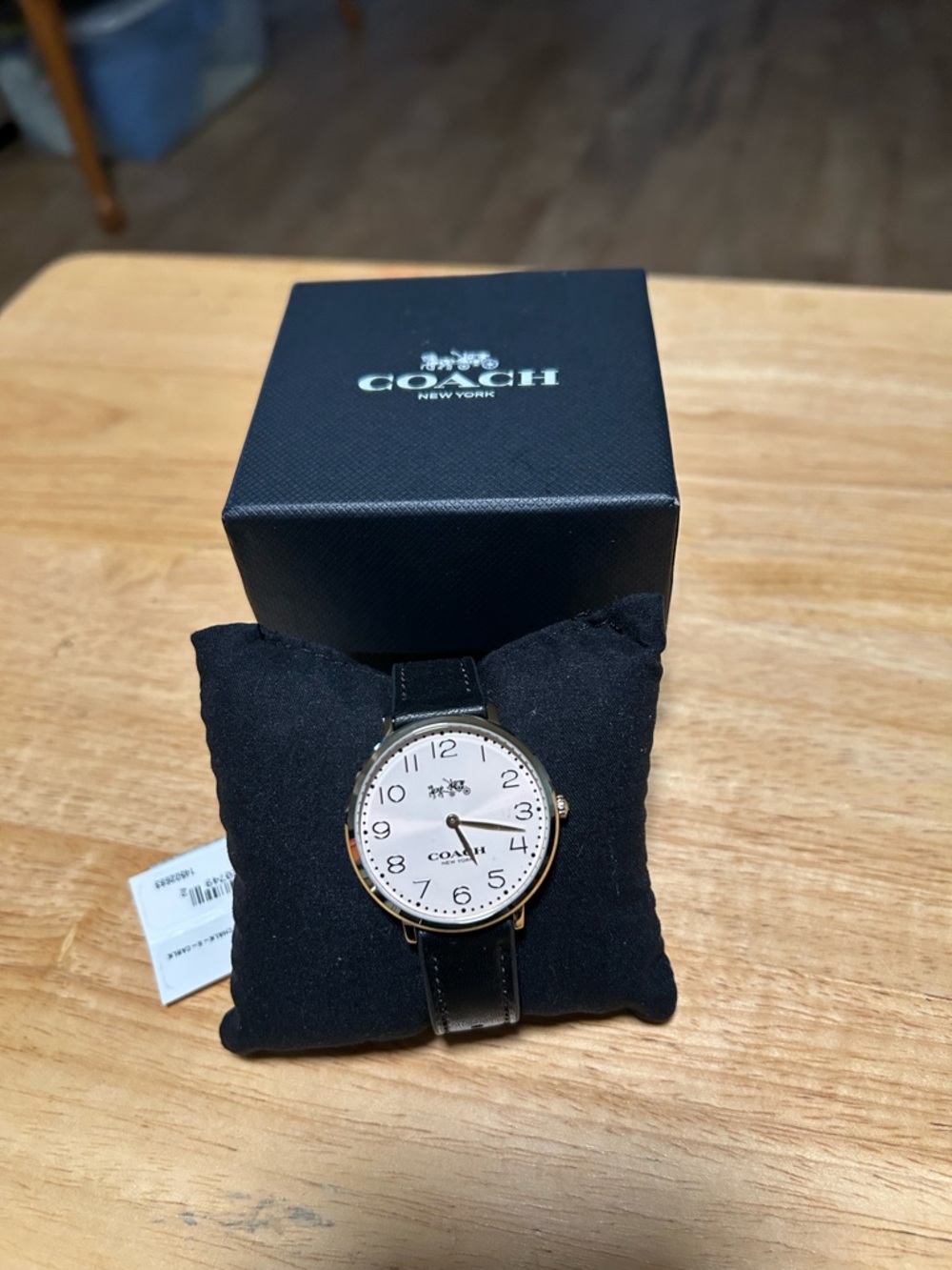 Coach Womens Black Leather Strap Watch with White Dial and Gold Case - Picture 5 of 6